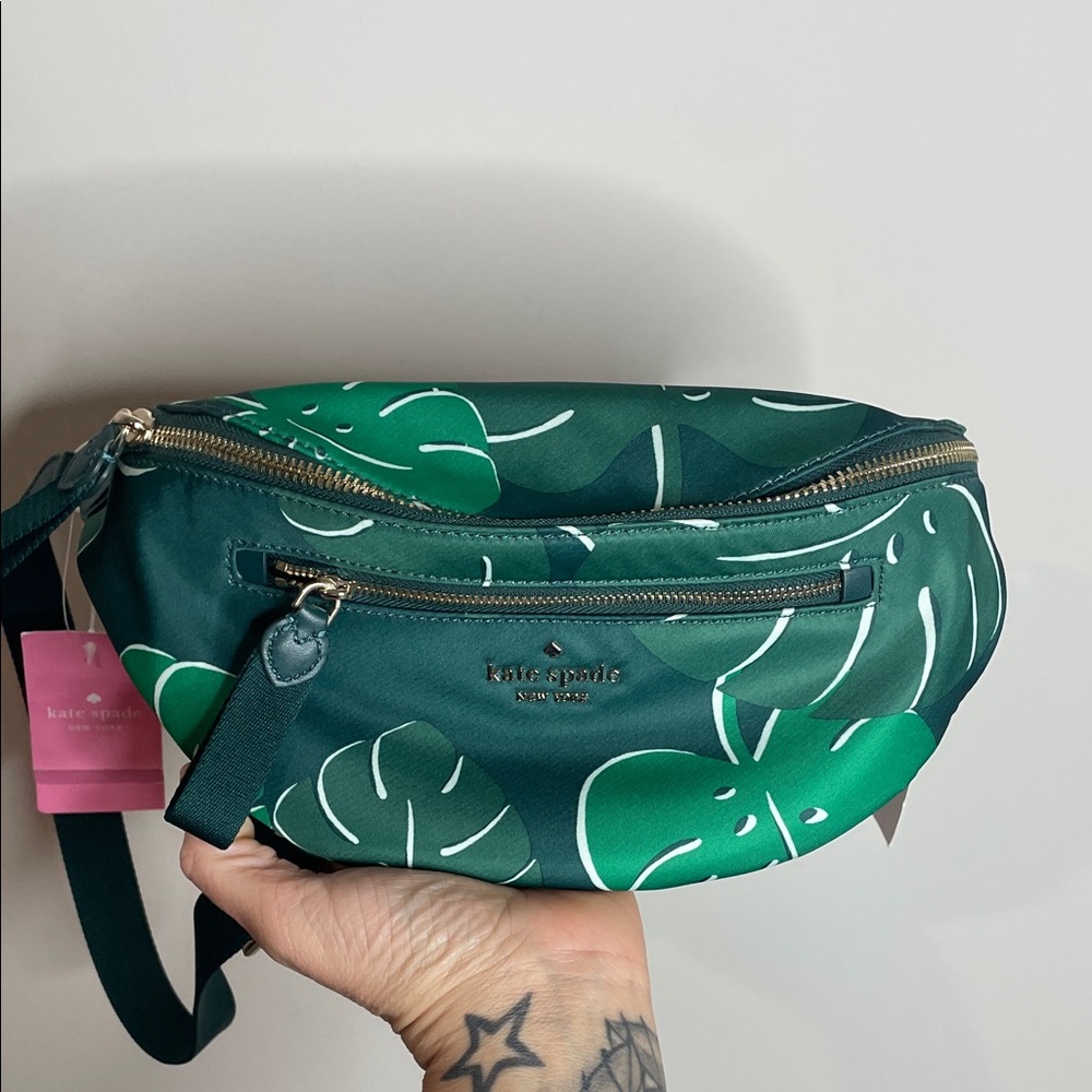 SOLD Kate Spade | Chelsea Green Monstera Leaf Fanny Pack Bag NWT - Picture 2 of 6